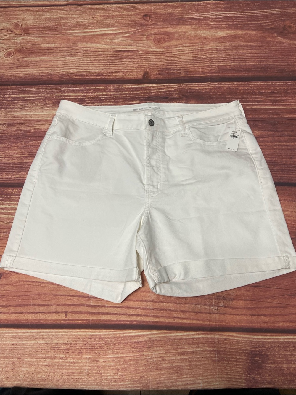 NWT OLD NAVY (39x5) High-Waisted Wow White Stretch Jean Shorts Women’s 18